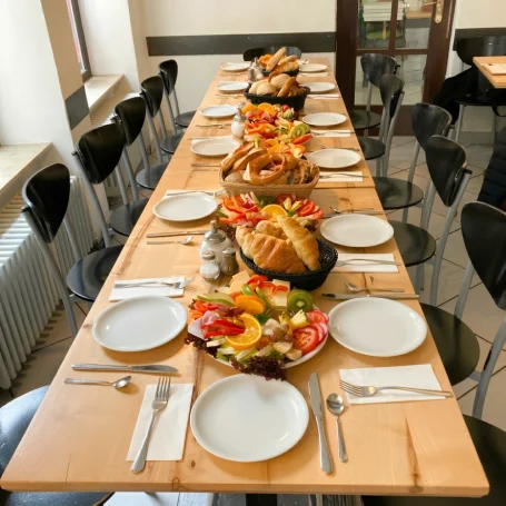 ♥ Geburtstags-Reservierung ♥ Festlich gedeckte Tafel einer Frühstücks-Reservierung im Café im Hirsch Tübingen - gemeinsames Schlemmern in der Altstadt